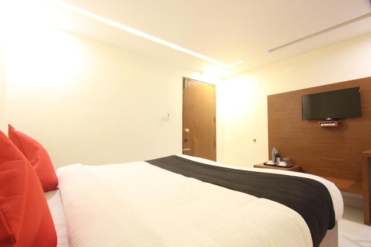 Divines Business Hotel Kuzhittura Dış mekan fotoğraf